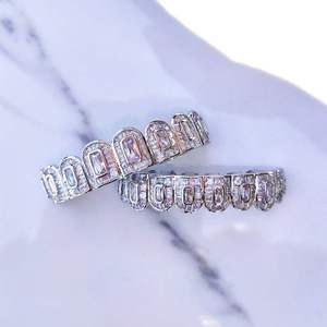 Grillz dentaire de luxe unisexe en argent sterling plaqué or 18 carats, serti de moissanite taille brillant, monture géométrique, ensemble complet supérieur et inférieur - Product Image 3