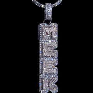 Pendentif minimaliste en moissanite avec un éclat brillant, design moderne et élégant, idéal pour les occasions décontractées au bureau ou les occasions spéciales - Product Image 3