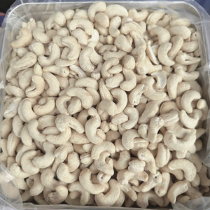 Fournisseur de Confiance Noix de Cajou Grillées Biologiques Entières du Vietnam W320 Santigo Ltd de Santigo Vietnam - Product Image 1