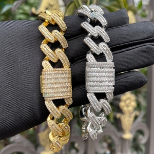 สร้อยข้อมือฮิปฮอปแบบ Cuban Link ขนาด 22 มม. ประดับเพชร Baguette Cut สีขาวใส เพาะเลี้ยงในห้องปฏิบัติการ สำหรับผู้ชาย สร้อยข้อมือผู้ชายแบบสั่งทำพิเศษ - Product Image 4