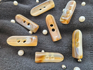 Botones Clásicos Estilo Ágata de 2 Agujeros para Abrigos, Tipo Duffel, de Cuerno Natural con Técnica Pulida, Decorativos - Product Image 3