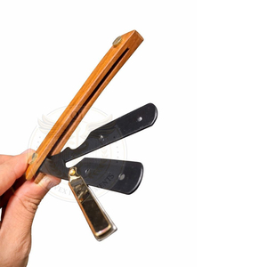 Cuchilla de Afeitar Profesional con Mango de Madera y Acero Inoxidable Premium para Barbería, Uso Doméstico y en Salón de Belleza - Product Image 3