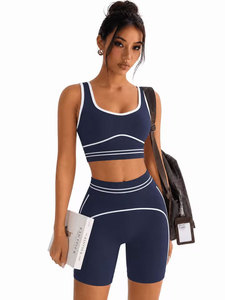 Ensemble de yoga 2 pièces pour femme avec bordure blanche contrastante, soutien-gorge de sport rembourré à col en U et short cycliste taille haute, pour la gym, l'entraînement, le fitness, la course et les activités sportives - Product Image 3