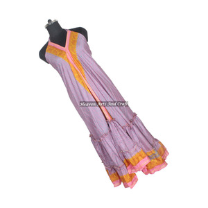 Nouveau Saree / Sari / Shari, vêtements indiens et pakistanais en provenance d'Inde, style hippie bohème, longue robe en soie vintage indienne à motifs floraux - Product Image 1