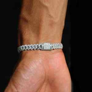 สร้อยข้อมือทองคำขาว 14K แบบ Cuban Link ประดับเพชรทรงเหลี่ยมแบบ Sharp Zigzag ฝังเพชรแบบ Pave สไตล์ Miami Hip Hop - Product Image 3