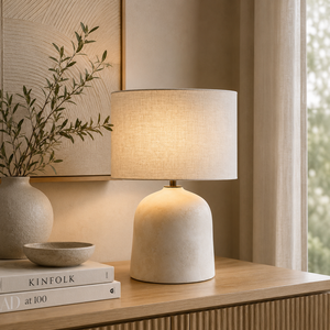 Lampe de table décorative haut de gamme, conçue pour sublimer les salons, les chambres et les espaces professionnels avec une élégance moderne intemporelle - Product Image 1