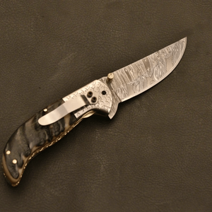 Couteau de chasse et de camping pliant en acier Damas fait main, manche en corne de cerf, clip de poche, multifonctionnel, artisanat haut de gamme, cadeau OEM/ODM - Product Image 1