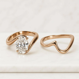 Anillo de Compromiso con Diamante de Corte Ovalado, Oro Amarillo, Engaste de Garras, Estilo Romántico, Joyería Fina para Mujer - Product Image 2