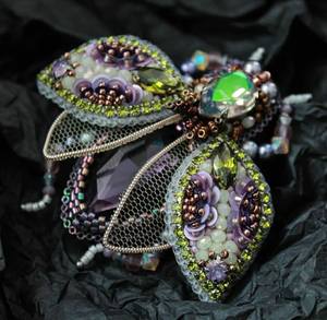 MD HANDICRAFTS Elegante Broche Bordado a Mano Sin Metal Inspirado en la Naturaleza y las Flores Silvestres para Bodas y Aniversarios - Product Image 3