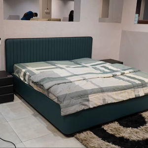 Cama King Size Moderna y Confortable, Tapizada en Cuero PU/Terciopelo/Tela, Cabecera Acolchada, Recubrimiento en Polvo CRCA - Product Image 1