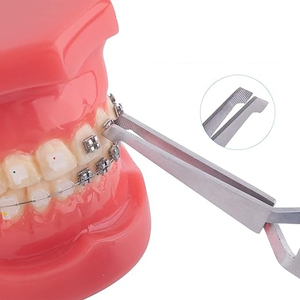 Pinzas de precisión de acero inoxidable de calidad premium, puntas duraderas, agarre cómodo, ideales para uso dental. - Product Image 3