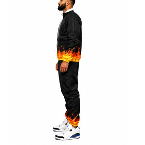 Ensemble de survêtement streetwear deux pièces pour le sport et la course, comprenant une veste coupe-vent réfléchissante en nylon et un pantalon de jogging - Product Image 3
