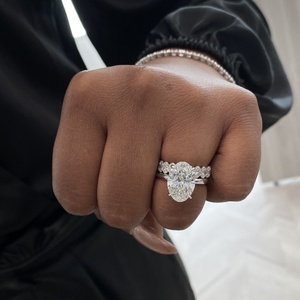 Anillo de compromiso clásico con diamante solitario de corte ovalado de 5.07 quilates en oro blanco de 14k, diamante solitario certificado por IGI - Product Image 4