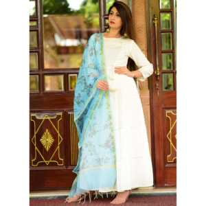 Robe Gotta blanche argentée en mousseline pastel avec dupatta, silhouette trapèze, taille naturelle, col rond, imprimé floral, respirante et tendance - Product Image 3