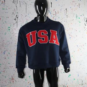 Sweat-shirt à col montant USA BLUE 100% RED avec broderie appliquée, col large, URBAN PRODUCTIONS - Product Image 4