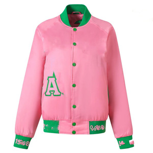 เสื้อแจ็คเก็ตเลตเตอร์แมนสีชมพู AKA ผ้าฟลีซ ปักอักษรกรีกสีเขียวแบบเชนิลล์ สไตล์วาร์ซิตี้ ผ้าฝ้ายพรีเมียม ซิปหน้า สำหรับทั้งชายและหญิง - Product Image 1