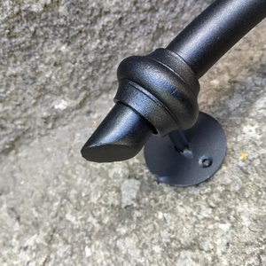 Poignée de portail en fer forgé traditionnelle, design rond, résistante à la rouille, facile à installer ; accessoire pour clôture et portail. - Product Image 3