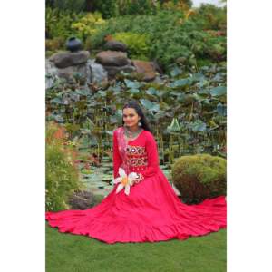 Robe de soirée à plusieurs niveaux brodée Kutchi Gamthi, spéciale Navratri - Product Image 5