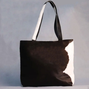 Sac fourre-tout élégant, spacieux et durable avec options personnalisables en cuir de vachette à poils longs style western – Classique pour femme - Product Image 3