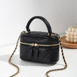 Black Geometric Fashion <b>Quilted</b> <b>Single</b> Strap Zipper Closure Structured Shoulder/Crossbody Handbag for Daily Commuting - Product Image 4