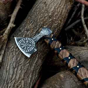 ขวานไวกิ้งเหล็กกล้าคาร์บอนสูงคุณภาพสูง ผลิตด้วยมือ ขายตรงจากโรงงาน สำหรับการตั้งแคมป์กลางแจ้งและการเอาชีวิตรอด พร้อมปลอกหนัง - Product Image 3