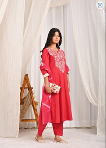 ชุดคุร์ตะทรงเอไลน์ปักลายลาลริตู พร้อมผ้าคลุมไหล่เลเฮริยา - Product Image 6