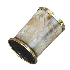 ถ้วยน้ำดื่มไวกิ้งทำด้วยมือแตรเล็กหุ้มฉนวนทนทานทำจากทองเหลืองฐานไม้ - Product Image 1