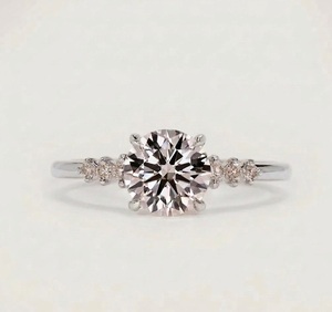 Bague de fiançailles et de mariage demi-éternité en or massif 10K avec diamant de laboratoire taille ronde 2,10 carats couleur E pureté VVS2 certifié IGI - Product Image 4