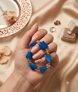 Pulseras de Resina Coloridas y Modernas para Exportación Global, Brazalete Grueso Modelo Amor, Diseño Personalizado Hecho a Mano para Regalos de San Valentín y Bodas - Product Image 4