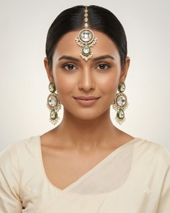 Parure de bijoux de mariée ethnique en gros avec boucles d'oreilles délicates en pierres CZ rondes et ensemble Tika, travail d'émail Meenakari et perles - Product Image 2