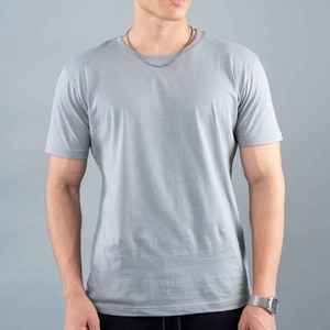 เสื้อยืดคอกลมแขนสั้นสีเทาอ่อนสำหรับผู้ชาย ทรงปกติ สีพื้น ผ้าถักเนื้อเจอร์ซีย์ 100% ผ้าฝ้าย - Product Image 1