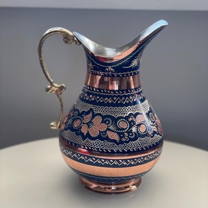 Jarra de Cobre Auténtica Hecha a Mano con Asa de Latón, Jarra de Servir Agua de Calibre Grueso para Hoteles, Restaurantes y Servicios de Catering - Product Image 1