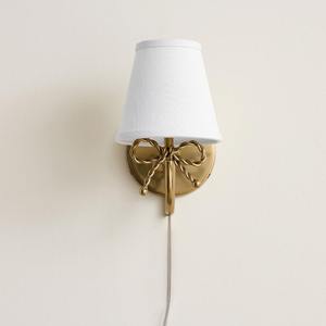 Applique murale vintage en laiton avec design nœud papillon et abat-jour en tissu blanc – Éclairage élégant pour chambre et salon - Product Image 2