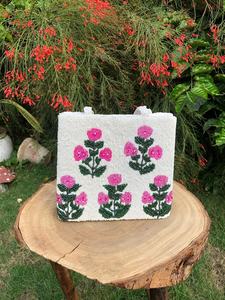Sac fourre-tout en perles de verre fait main certifié MS Handicraft, impression numérique, roses blanches, feuilles vertes, forme rectangulaire, décontracté - Product Image 6
