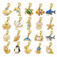 Breloques Thème Casino Las Vegas en Gros - Pendentifs Souvenirs en Émail Doré : Machine à sous, Dés, Roulette, Cartes à Jouer - Vente au Détail