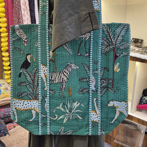 Bolsa de Mano Reutilizable Ecológica de Algodón Acolchado con Estampado Animal, Bolsillos Interiores, Personalizable, Lavable, Tamaño Grande para Viajes y Playa - Product Image 1