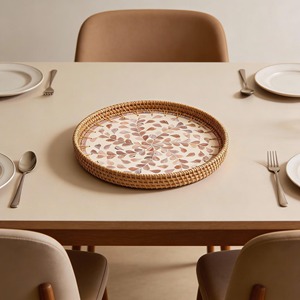 Plateau rond élégant en nacre et rotin, idéal pour recevoir des invités, des réunions de famille et des célébrations, à des fins de service. - Product Image 5