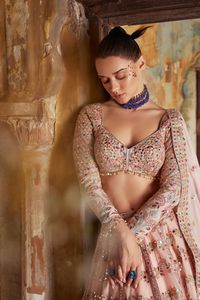 Lehenga Choli, Traje Tradicional Indio para Bodas, Bellamente Diseñado con Lentejuelas, para Ocasiones y Eventos Especiales para Mujeres - Product Image 2
