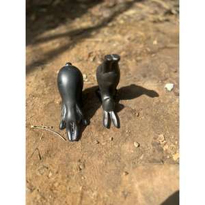 Escultura de Cisne de Metal Hecha a Mano con Base, Acabado Verde Pátina Antigua - Product Image 1