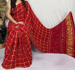 Sari en soie Gajji Ghatchola en modal pur avec motif traditionnel tie-dye fait main - Product Image 1