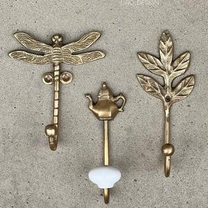 Porte-manteau mural décoratif en laiton motif fleur et feuille - Support doré pour serviettes ou clés, idéal pour entrée ou salle de bain - Product Image 4