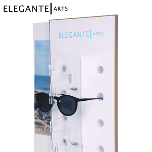 Vitrina acrílica con cerradura - Product Image 1