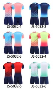 Ensemble de maillot de football pour homme, couleur dégradée, manches courtes, col rond, évacuation de l'humidité, séchage rapide, coupe athlétique, polyester, vêtements d'été - Product Image 6