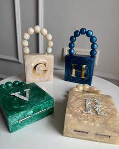 Portefeuille élégant de créateur de sac de soirée en résine fait à la main pour les événements nuptiaux, les soirées de fête et les célébrations festives - Product Image 2