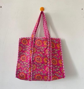 Bolso Tote Acolchado de Algodón con Estampado Floral Bohemio, Bolso de Compras de Verano con Diseño Abierto, Asa con Patrón Rojo y Azul y Adorno de Cara Sonriente - Product Image 4