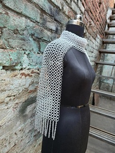 Capa de hombro de malla de aluminio hecha a mano con cuello alto – Disfraz medieval de fantasía RUHINA - Product Image 2