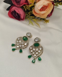 Boucles d'oreilles pendantes délicates en pierres Kundan non taillées et diamants américains, style ethnique Kundan, avec pierres précieuses, pour femme, vente en gros - Product Image 4
