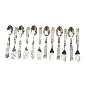 Juego de cubiertos victoriano antiguo con mango de nácar, cuchillo y tenedor para postre grabados en plata inglesa, vajilla coleccionable. - Product Image 3