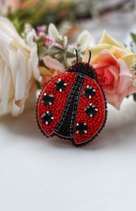 Broche de Cuentas Hecho a Mano por Diseñadores con Elegantes Patrones Bordados para Vestidos de Boda y Festivos - Product Image 2