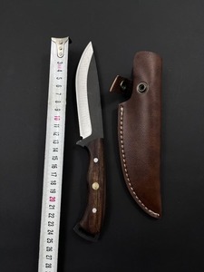 Cuchillo de caza hecho a mano con hoja fija de acero inoxidable tipo Drop Point, mango de madera, grosor de hoja de 0.6 mm, funda de cuero marrón. - Product Image 2